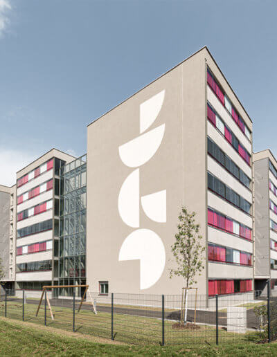 Großflächiger Einsatz von Glas Marte Schiebesystemen am Eggenberger Gürtel