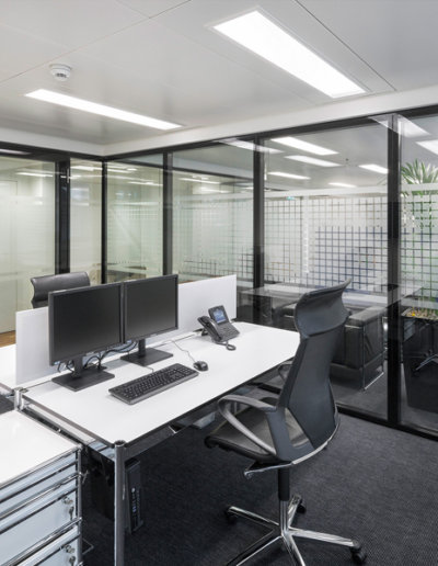 Moderne, freundliche Büros, getrennt durch GM MARTITION® PLUS