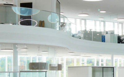 Pastell, Polster & viel Glas