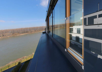 Allseitig freie Glaskanten: DIBt-geprüftes Französisches Fenster von Glas Marte