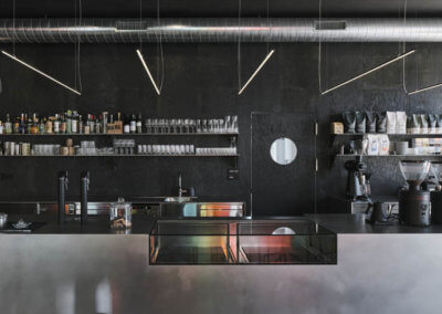 Theke mit Glaselementen in der Postgarage, Foto: David Schreyer, Innsbruck